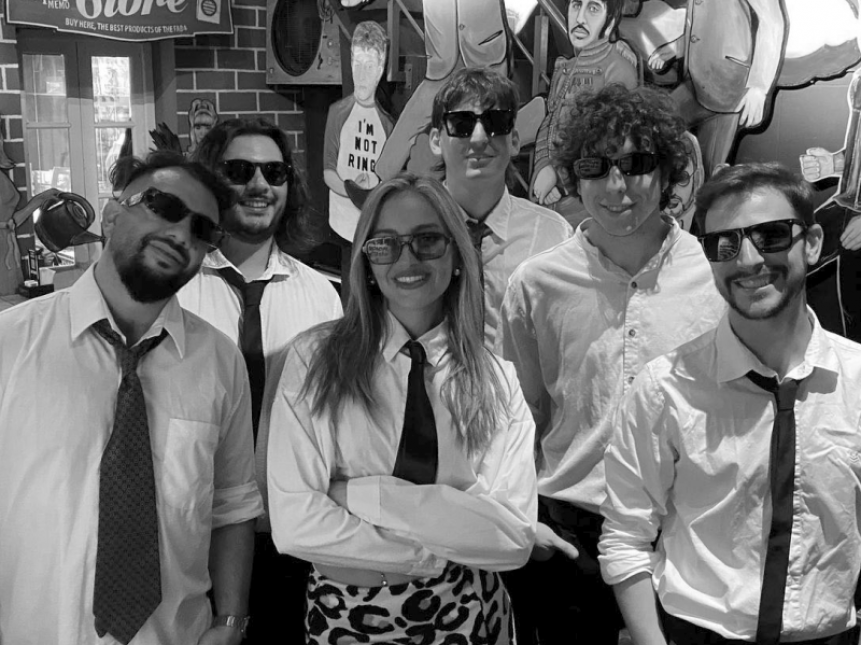 BEATLES ENTRE BLUSES