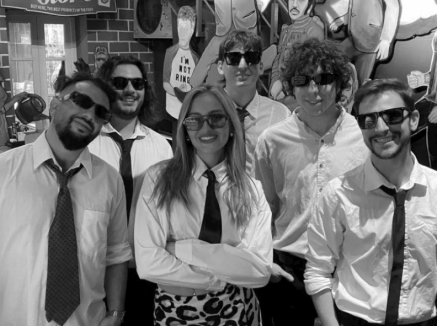 BEATLES ENTRE BLUSES